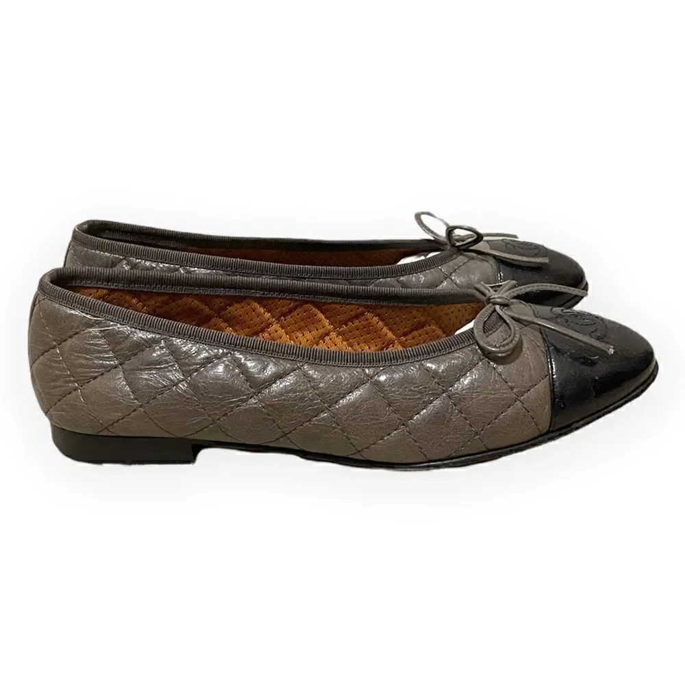 CHANEL Crumpled Calfskin/Patent Quilted CC Cap Toe Ballerina Flats |Size:38|